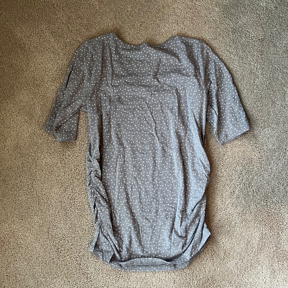 A Glow Maternity Short Sleeve T-Shirt Gray White Polka Dot Size M NEVER WORN - Picture 4 of 4
